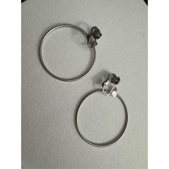 Vintage Y2K Womens Dainty Silver Tone Drop Clip On Hoop Earrings Lightweight 90s - Picture 3 of 4